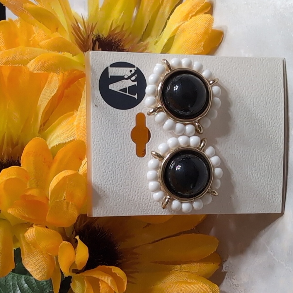 Goldtone Black and White Button Beaded Earrings NWT